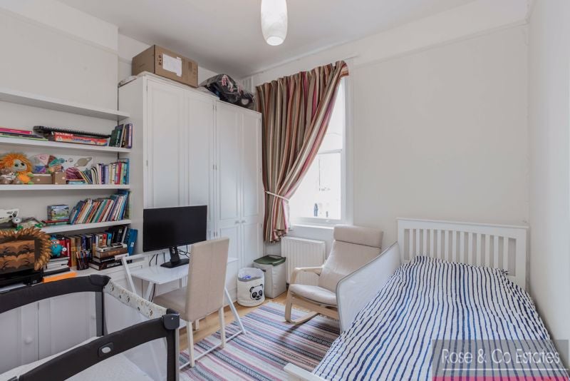 Flat Priory Road in Greater London