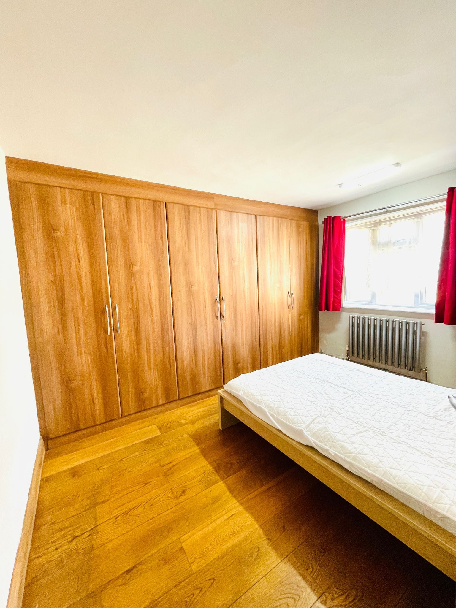 Flat Suffolk Court in Greater London