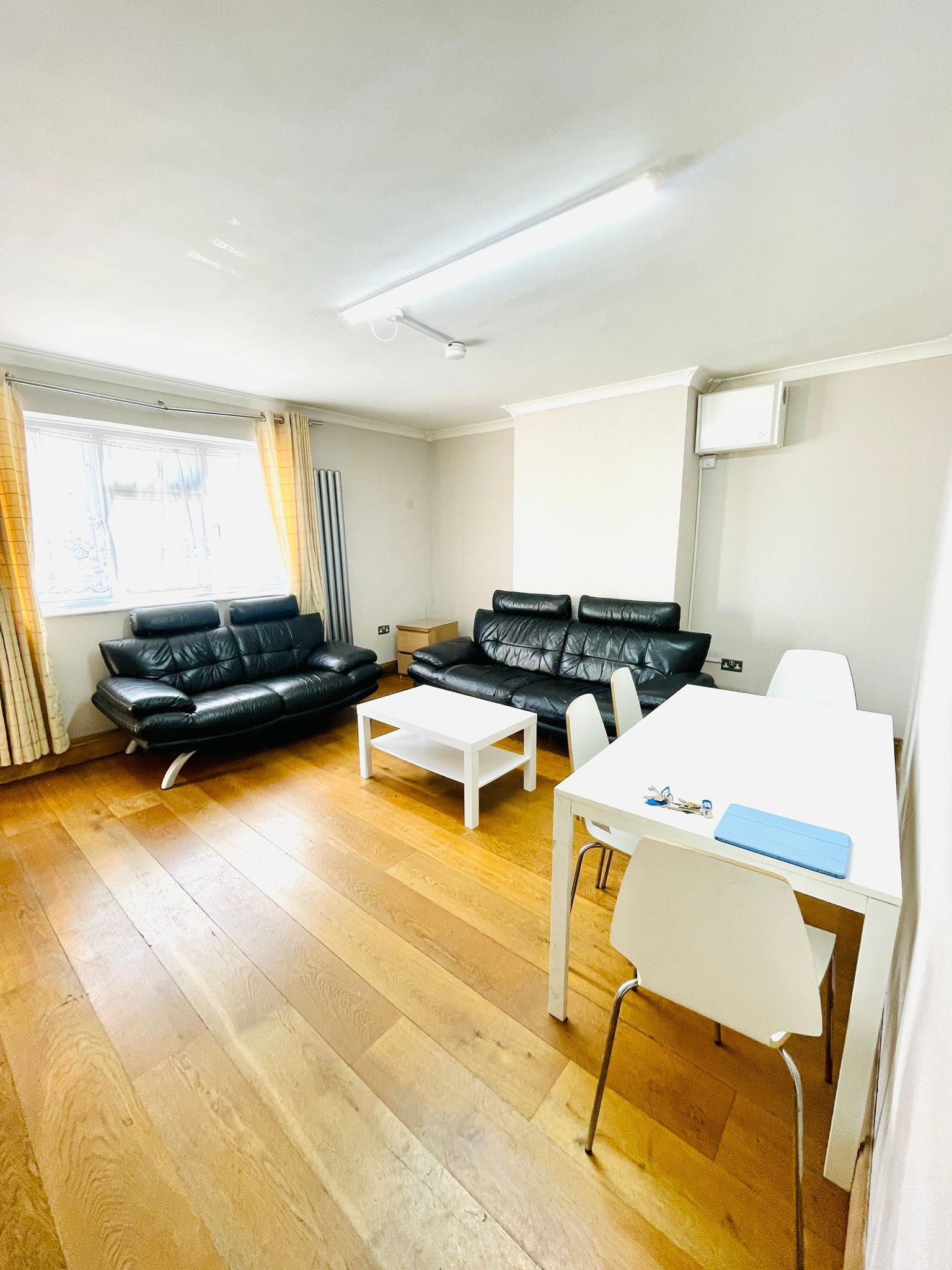 Flat Suffolk Court in Greater London