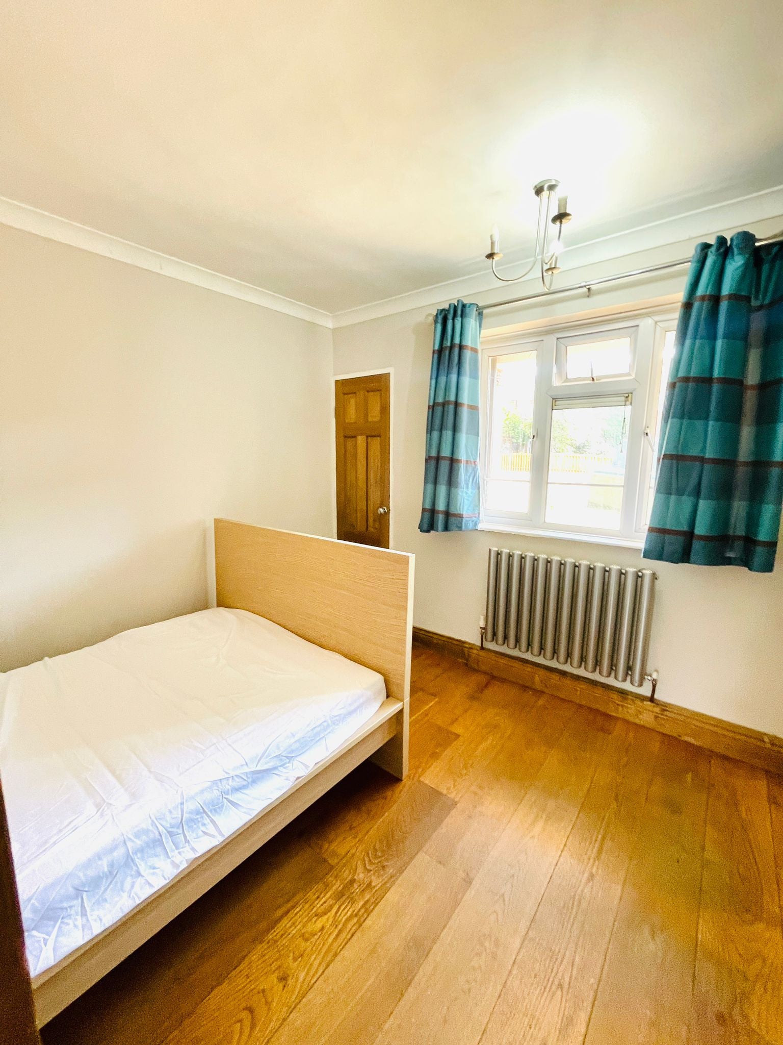 Flat Suffolk Court in Greater London