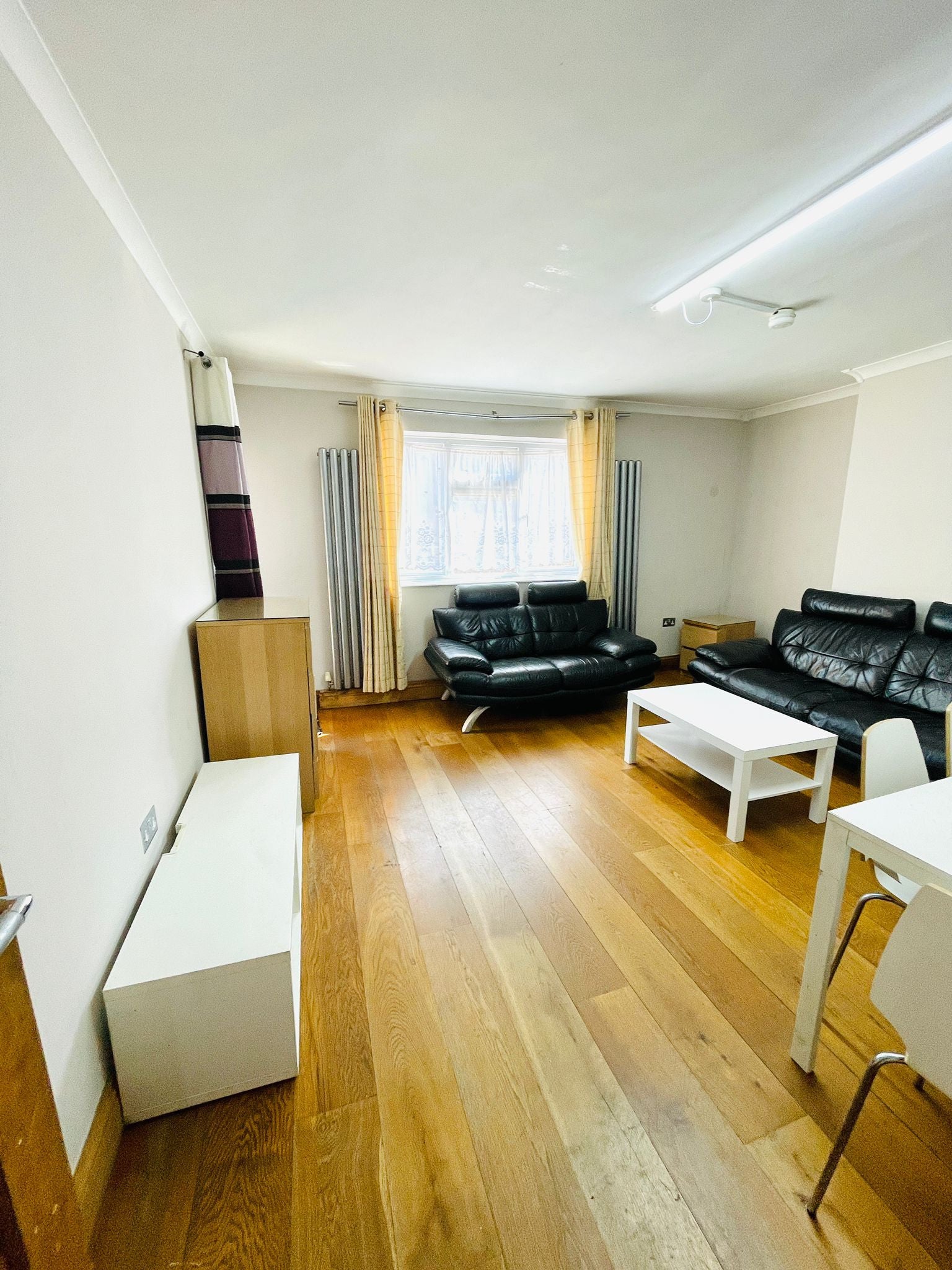 Flat Suffolk Court in Greater London