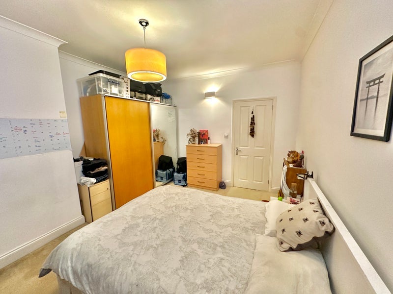 Room Acland Road in Greater London