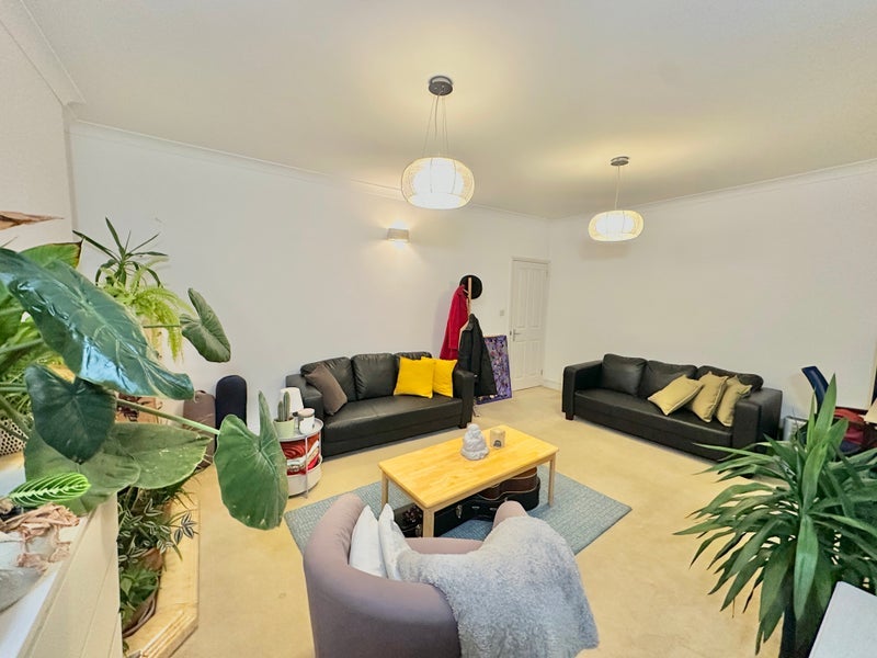 Room Acland Road in Greater London