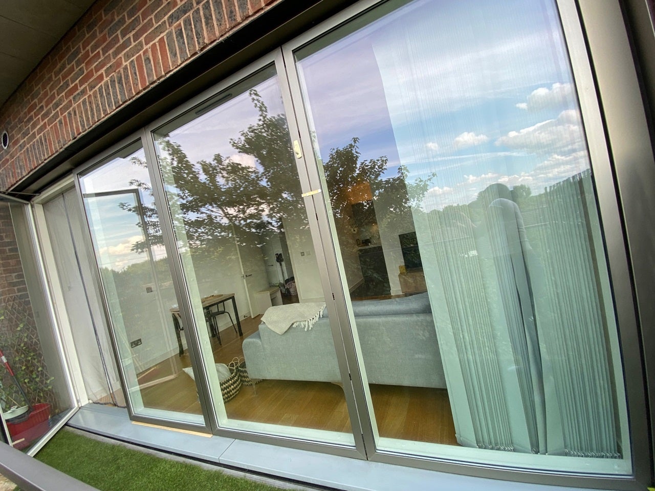 Flat Fairfield Avenue in Borough of Spelthorne