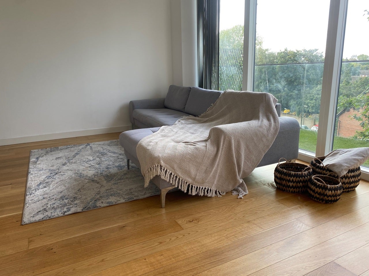 Flat Fairfield Avenue in Borough of Spelthorne