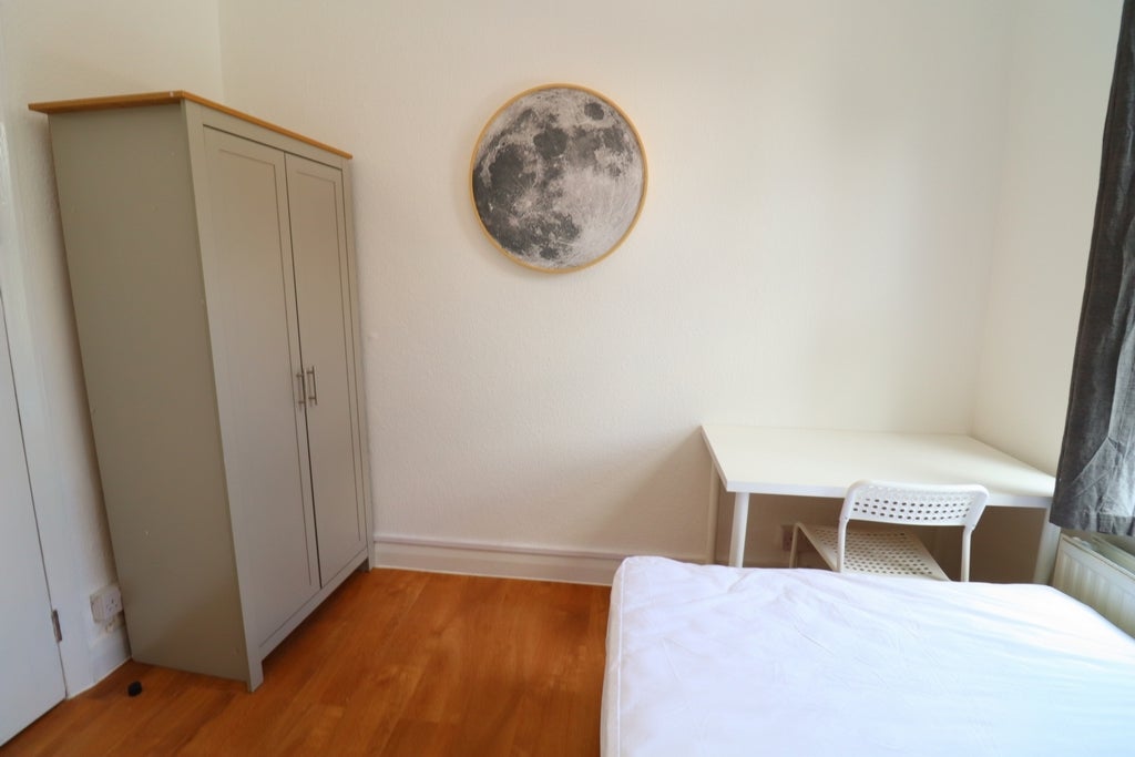 Room Globe Road in Greater London