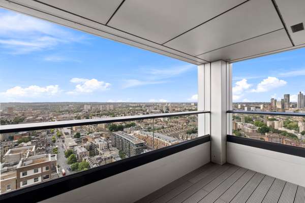 Flat Deacon Street in Greater London