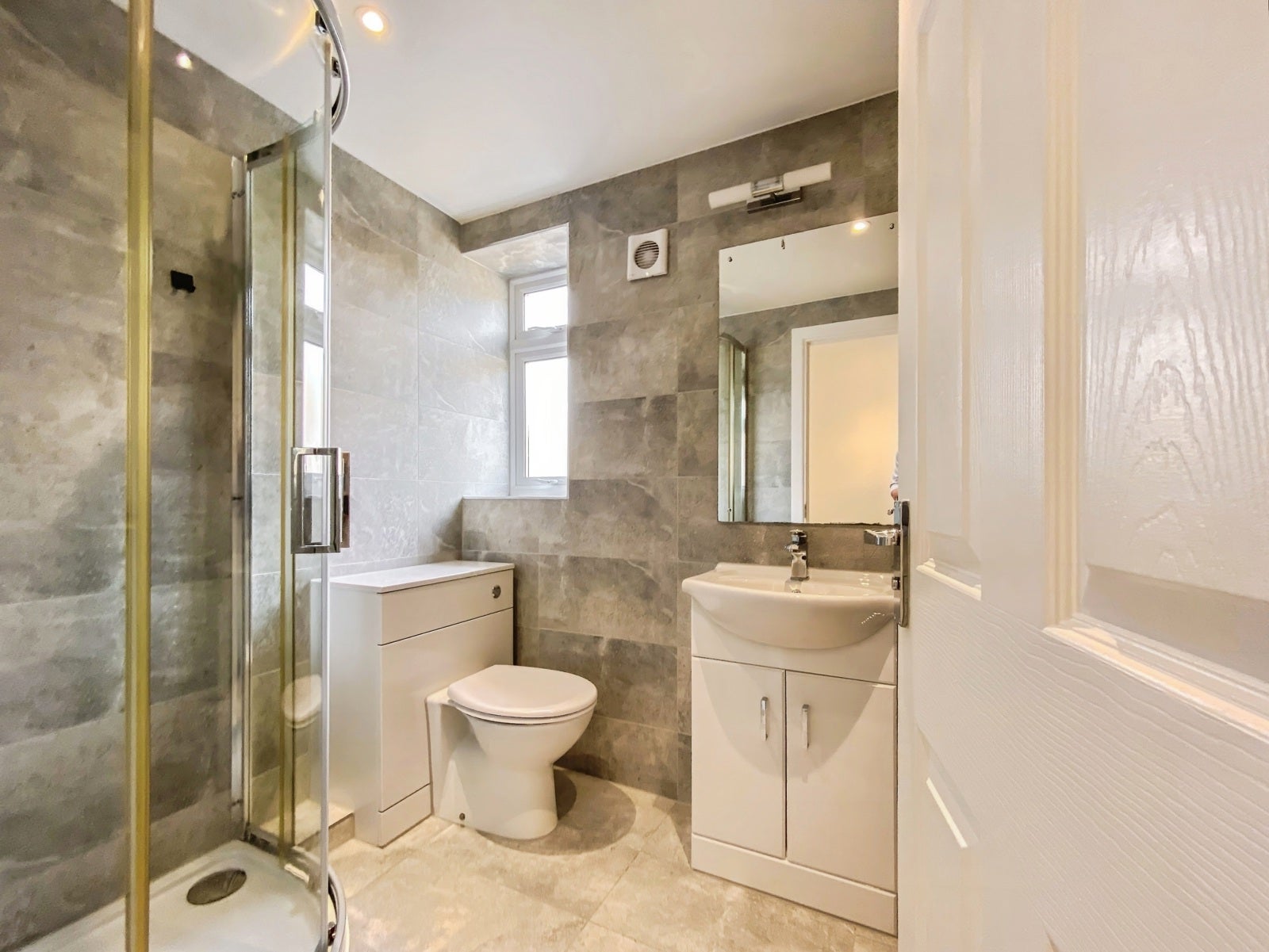 Room Whiteway Road in Bath