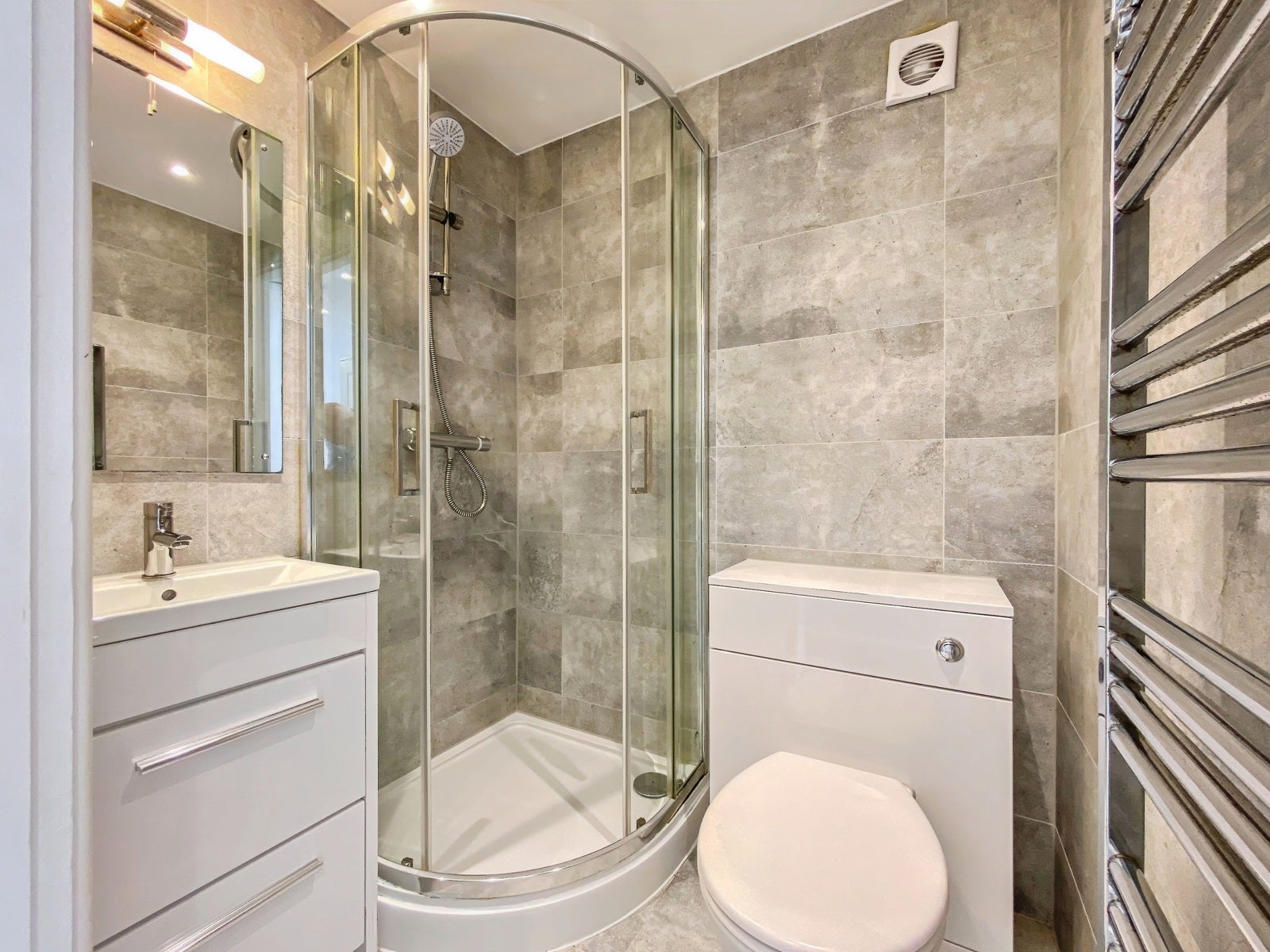 Room Whiteway Road in Bath