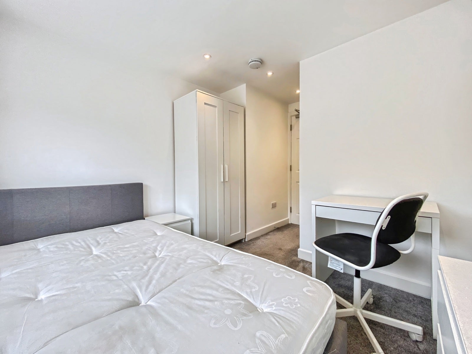 Room Whiteway Road in Bath
