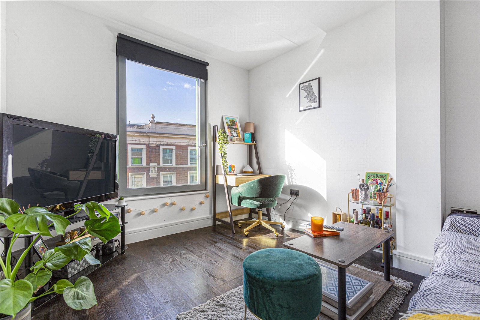 Flat Kingsland High Street in Greater London