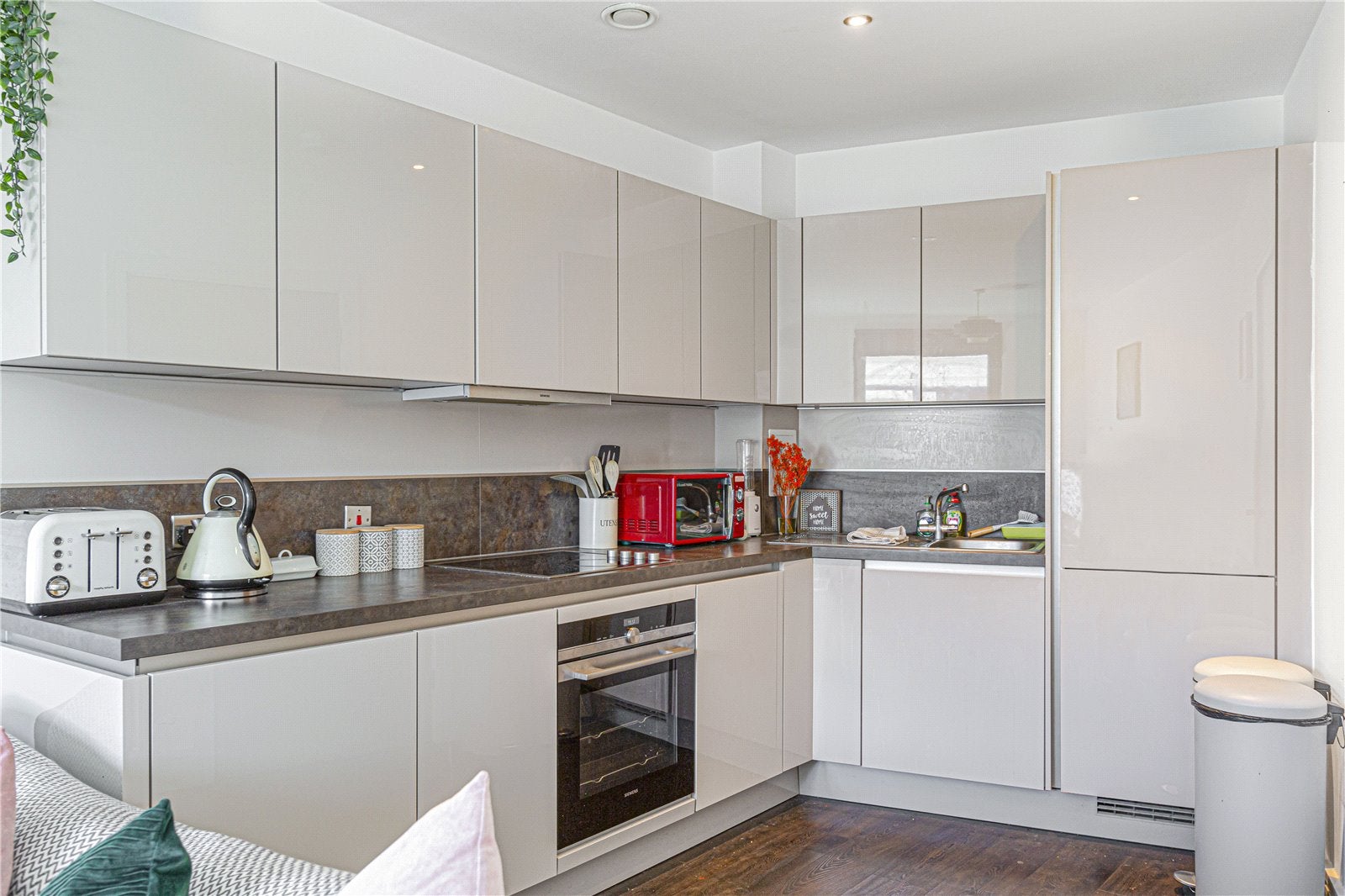 Flat Kingsland High Street in Greater London