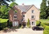 Flat Ascot Road in Holyport