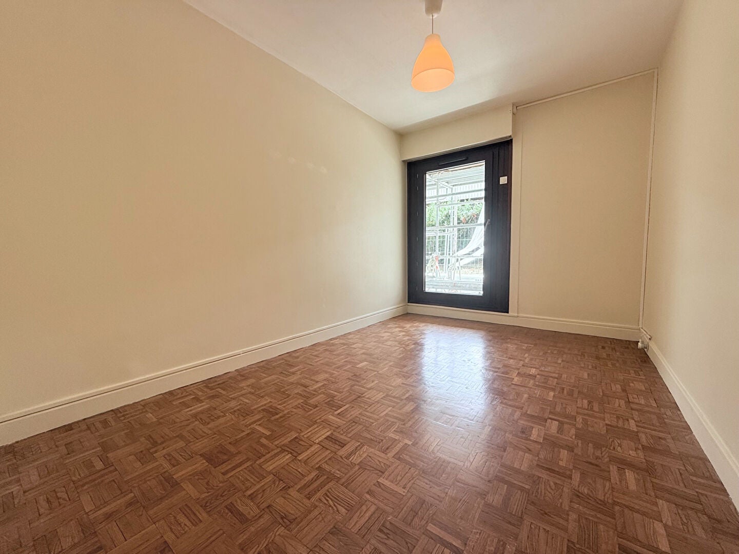 Appartement Allée Jacqueline Auriol à Saint-Cyr-l'École