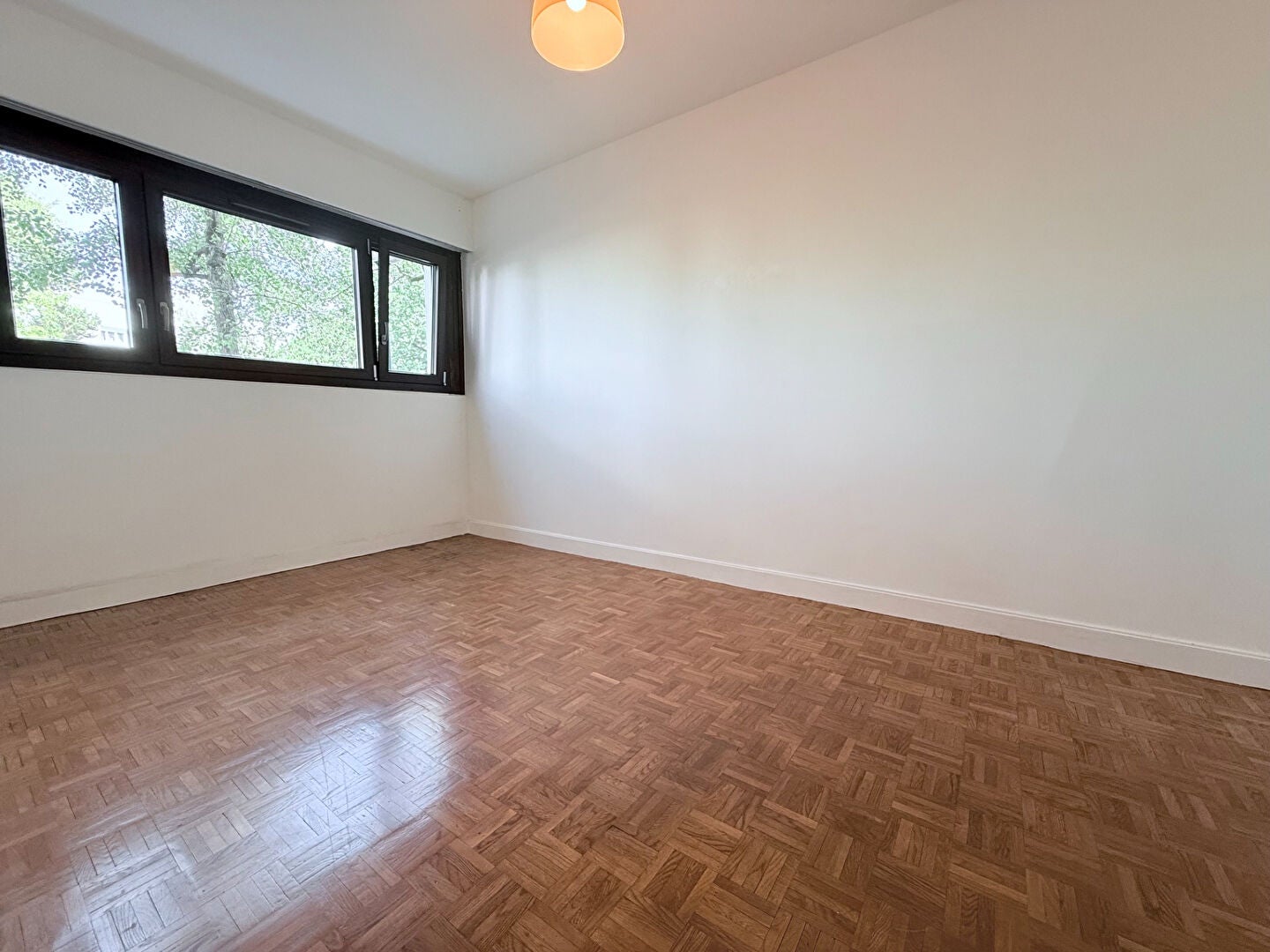 Appartement Allée Jacqueline Auriol à Saint-Cyr-l'École