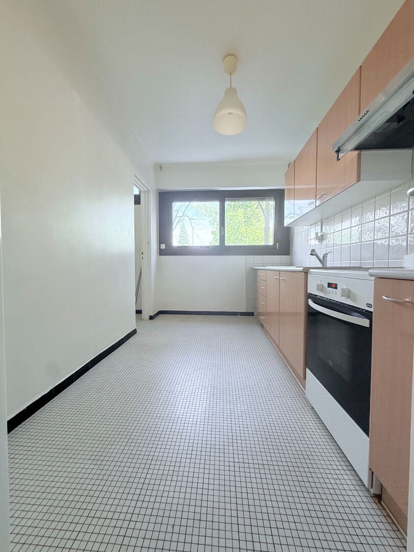 Appartement Allée Jacqueline Auriol à Saint-Cyr-l'École