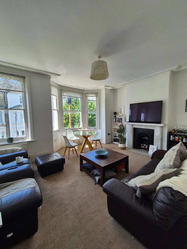 Room Almeric Road in Greater London