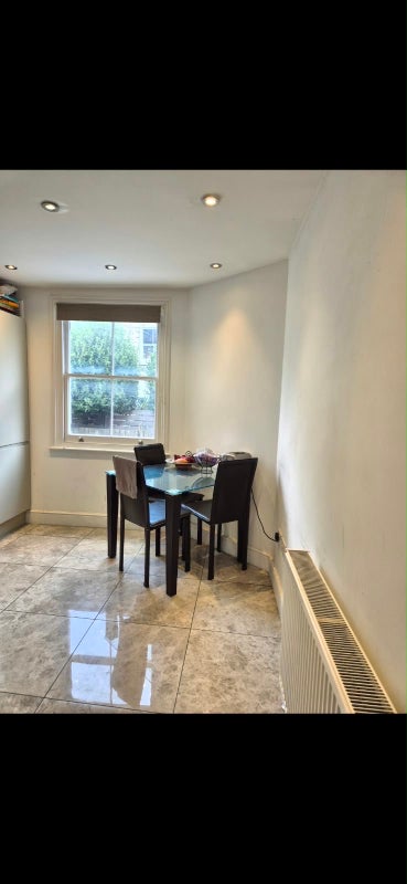 Room Almeric Road in Greater London