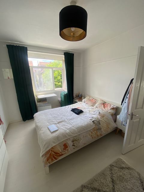 Room Compton Road in Greater London