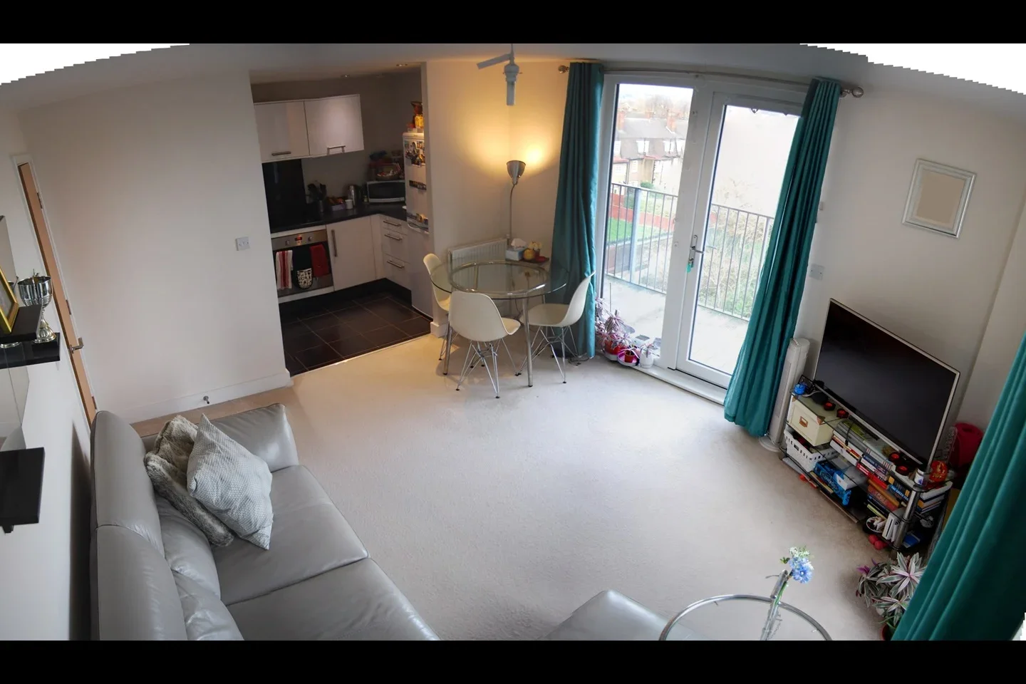 Flat Charcot Road in Greater London