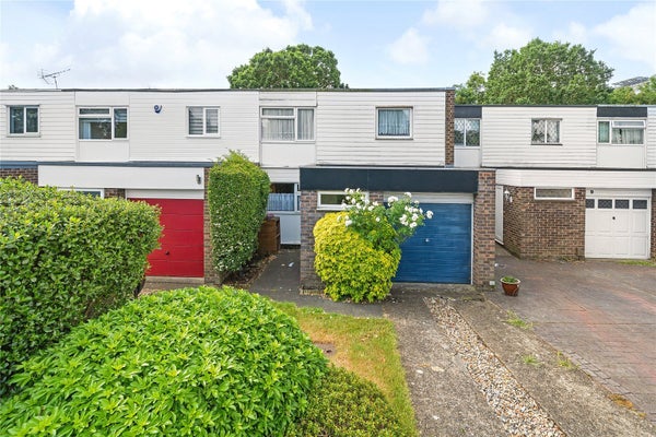 House Canterbury Close in London