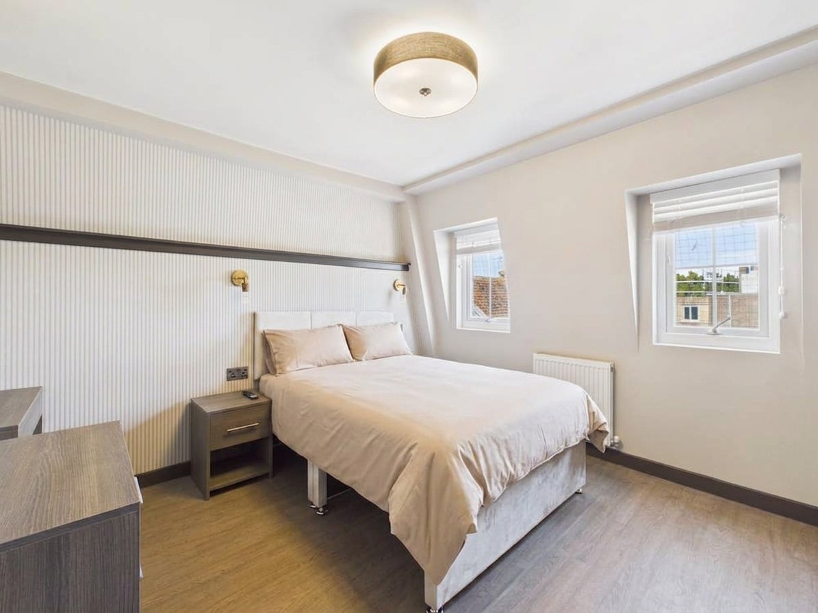 Room Clarence Street in Gloucester