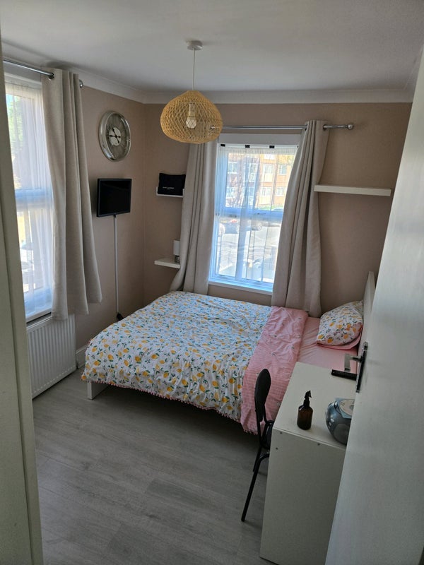 Room Gooseley Lane in Greater London