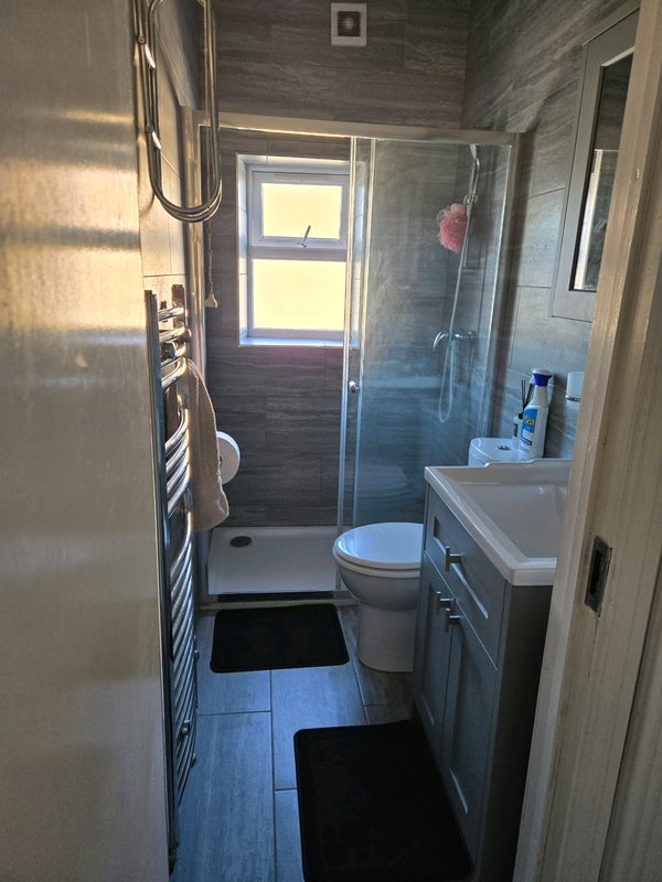 Room Gooseley Lane in Greater London