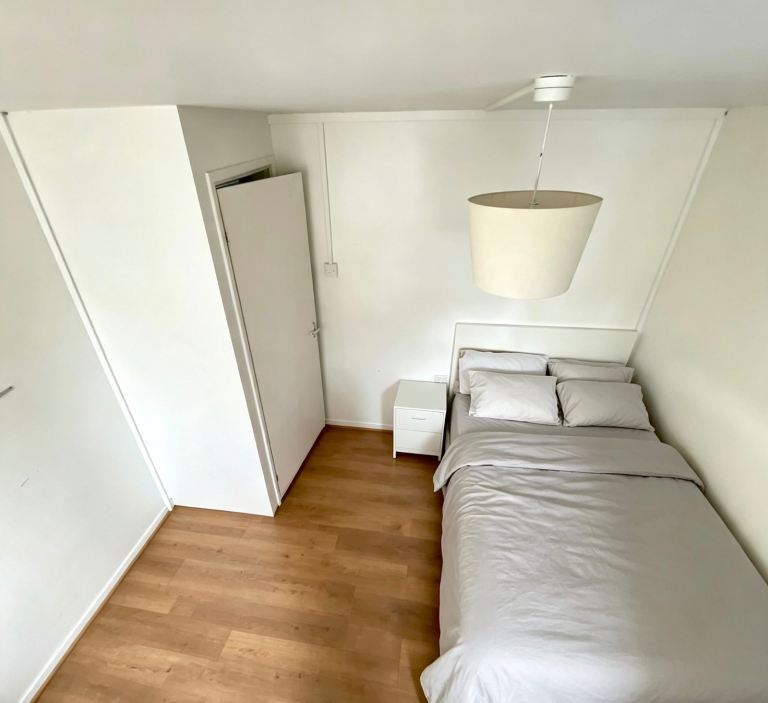 Room East Crescent in Greater London