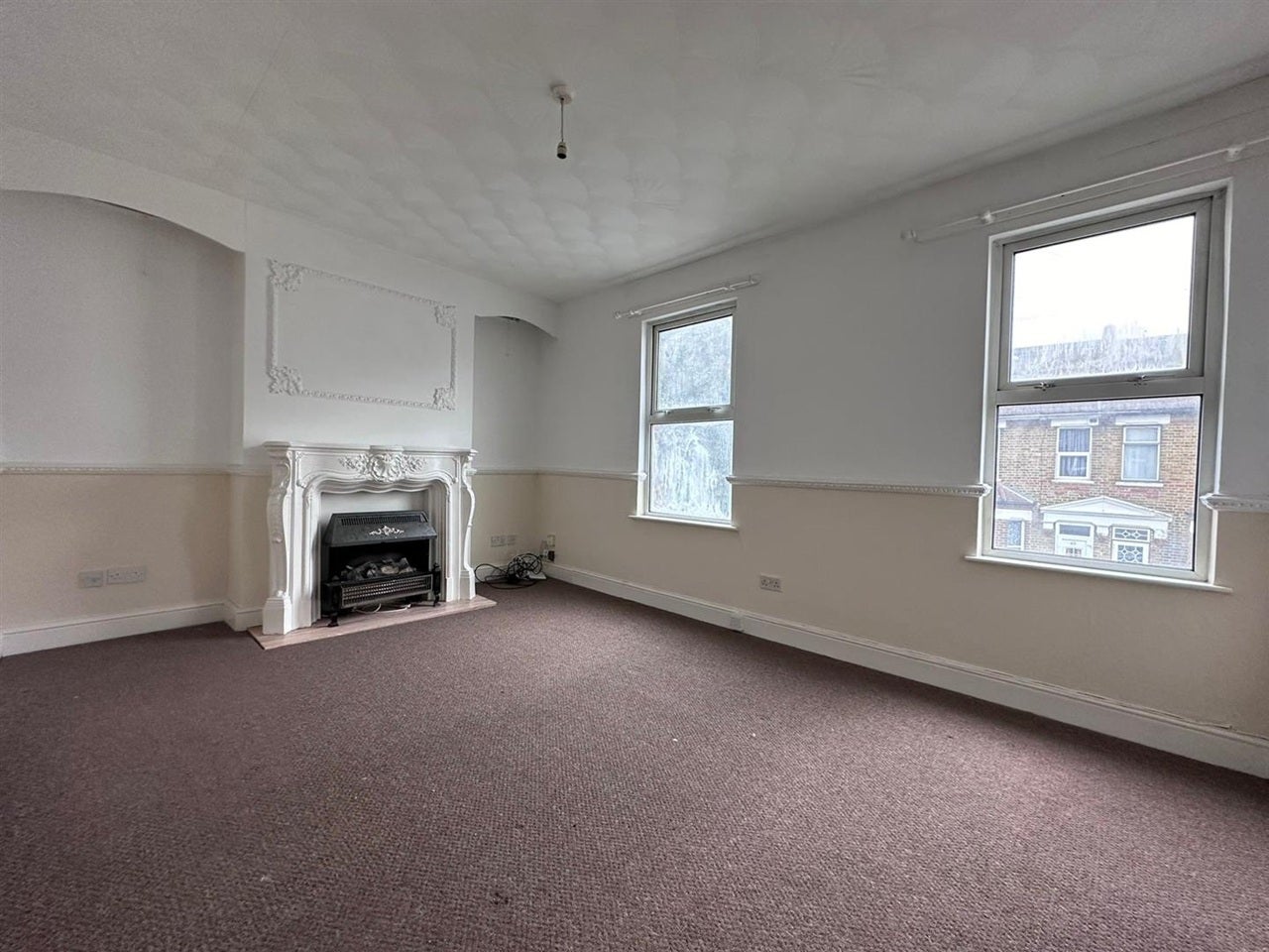 Flat Brookdene Road in Greater London