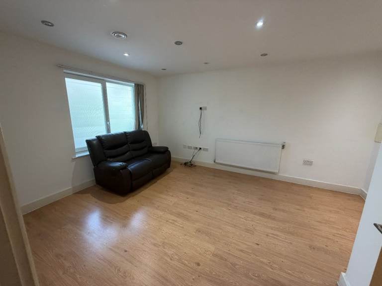 House Pontes Avenue in Greater London