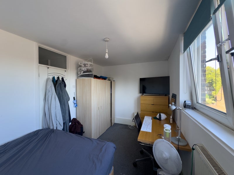 Room Regent's Row in Greater London