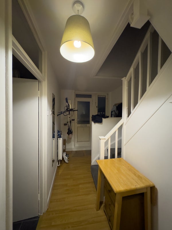 Room Regent's Row in Greater London