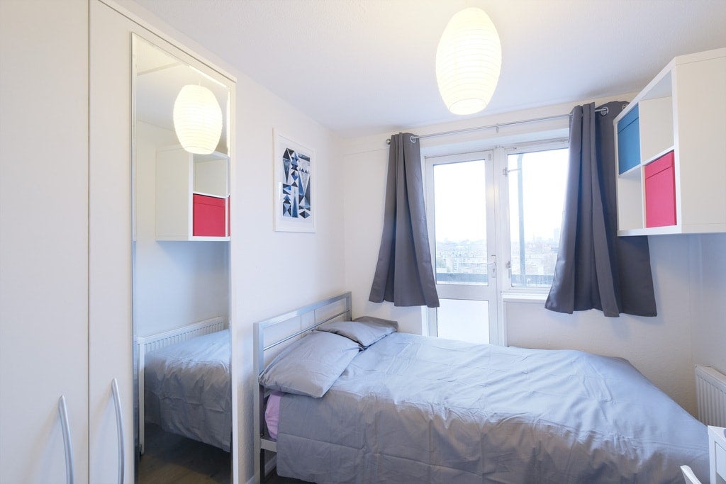 Room O'Leary Square in Greater London