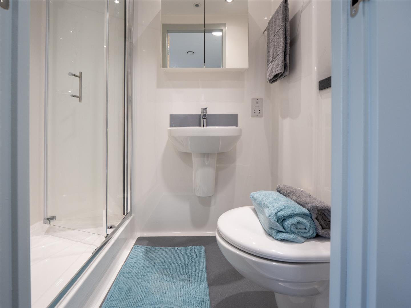 Room New Cross Road in Greater London