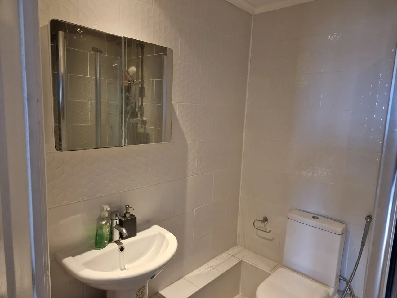 Room Macarthur Close in Greater London