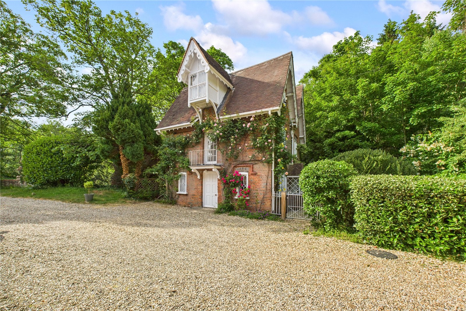 House Vyne Road in Basingstoke and Deane