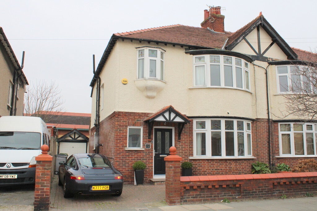 Flat Salisbury Avenue in West Kirby