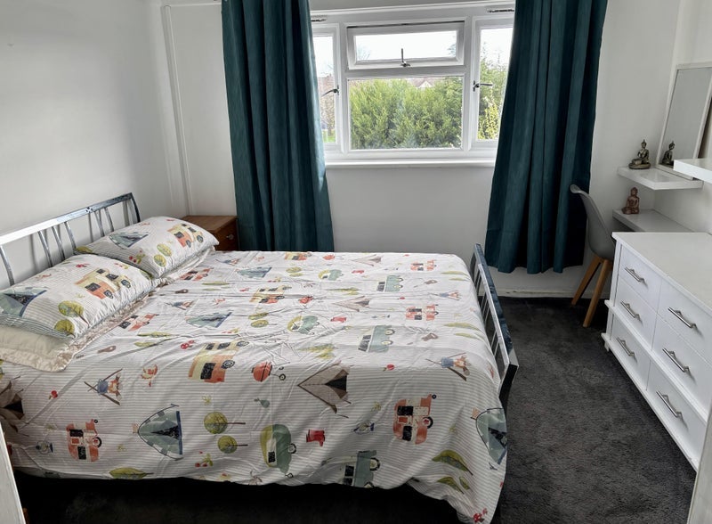 Room Rossmore Road in Poole