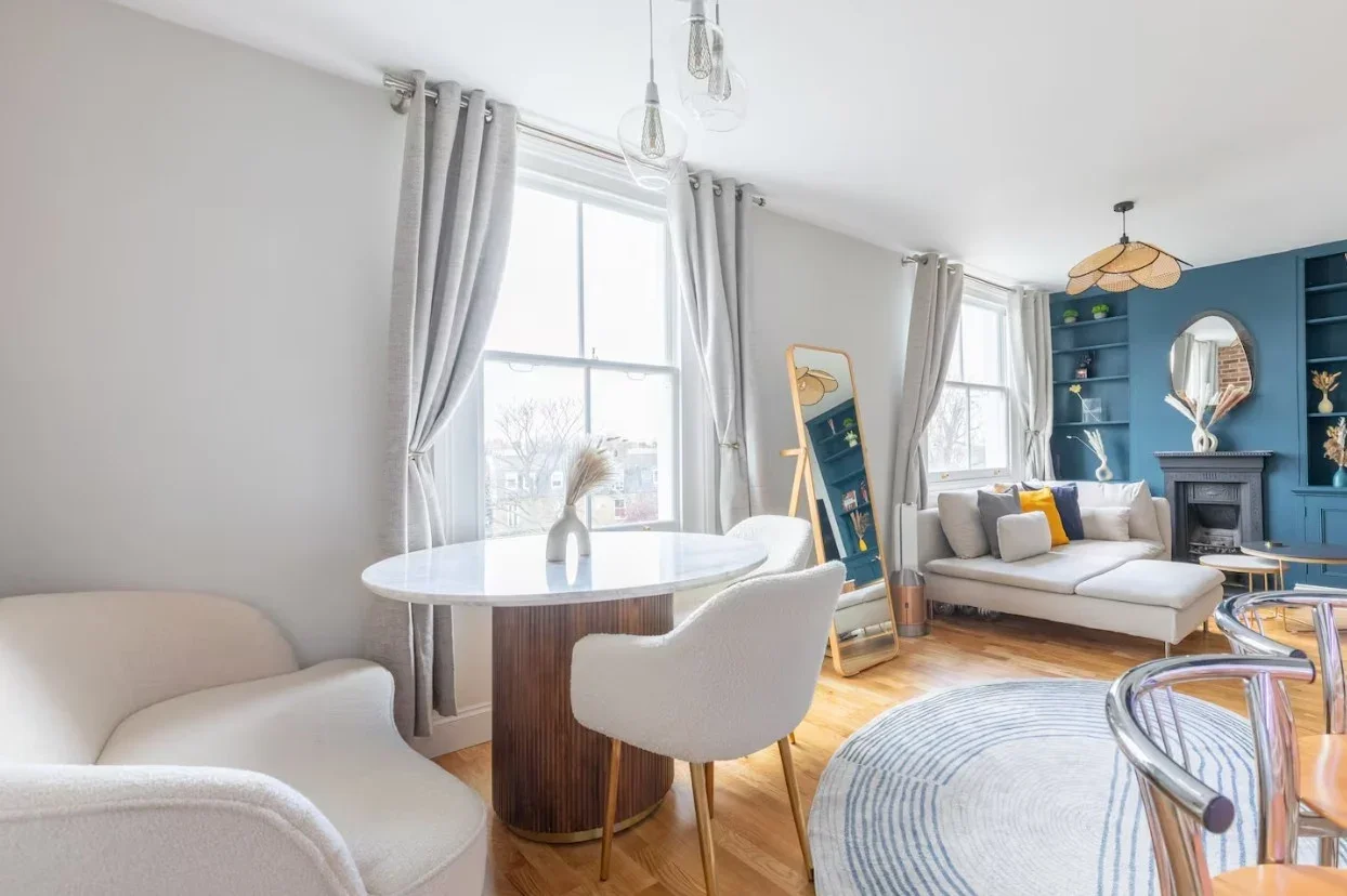 Flat The Chase in Greater London
