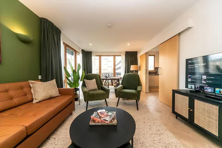 Flat Calshot Street in Greater London