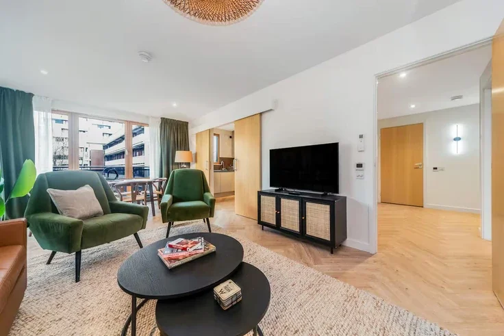 Flat Calshot Street in Greater London