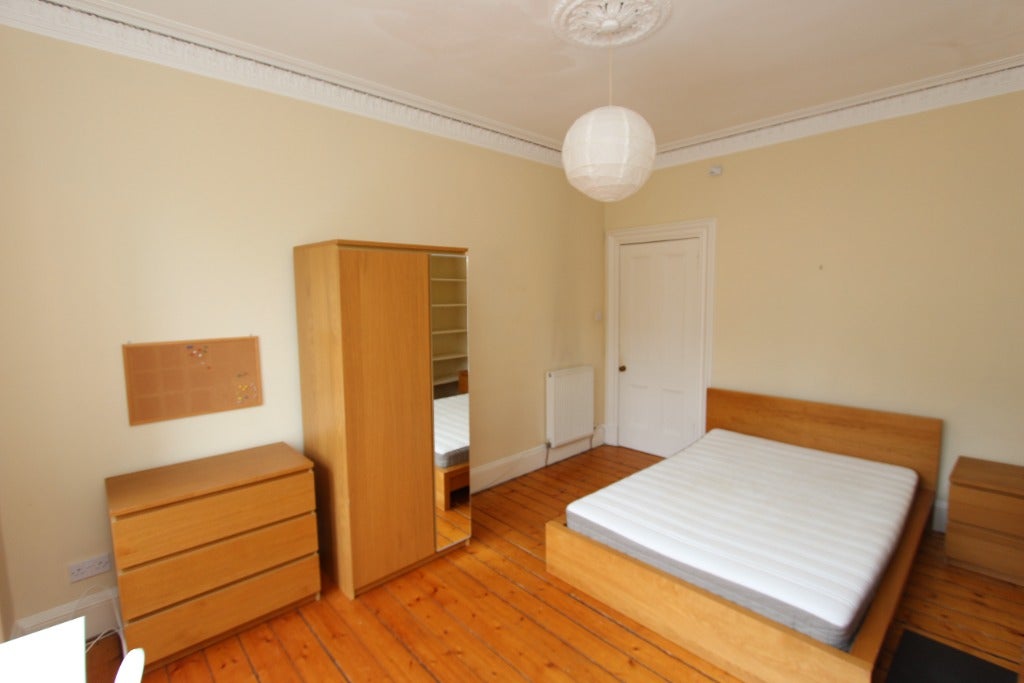 Flat Tay Street in City of Edinburgh