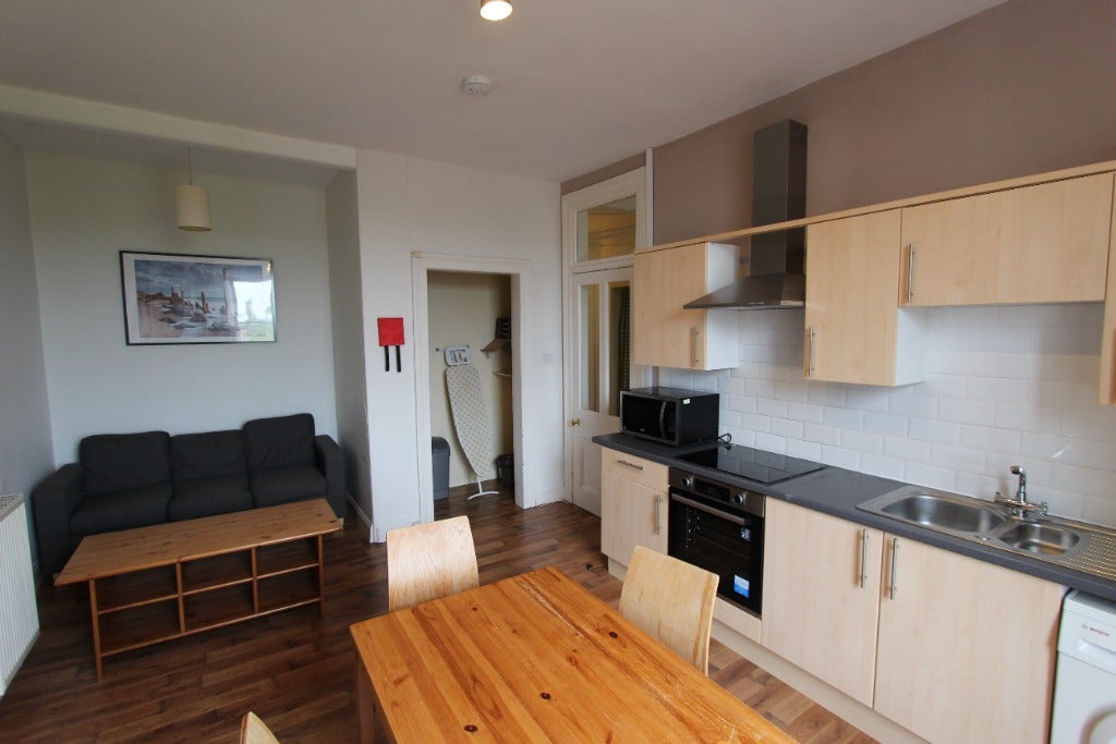 Flat Tay Street in City of Edinburgh