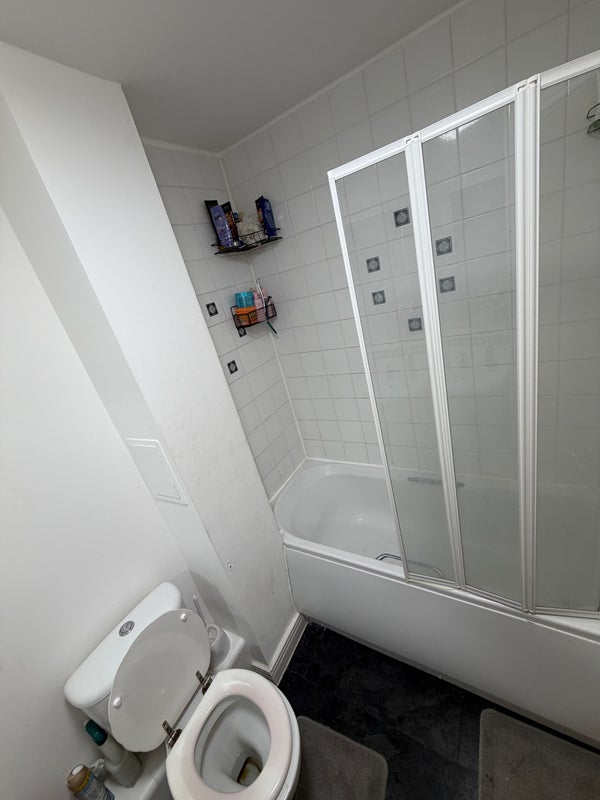 Room High Street in Greater London