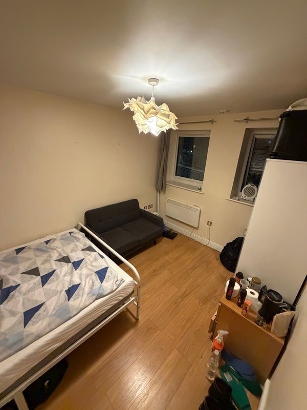 Room High Street in Greater London