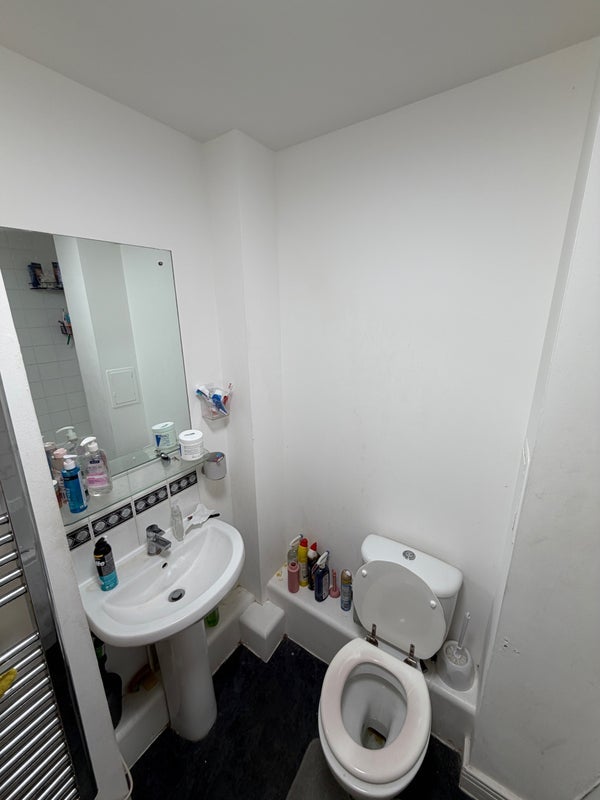 Room High Street in Greater London