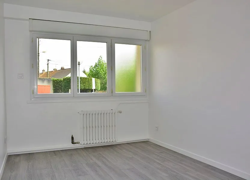 Flat Rue de la Petite Croix in Épône