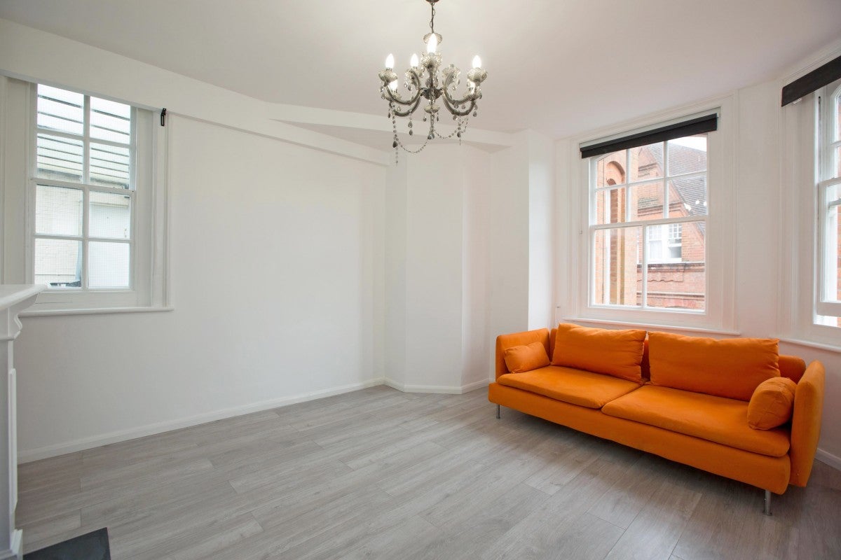 Flat Holly Hill in Greater London