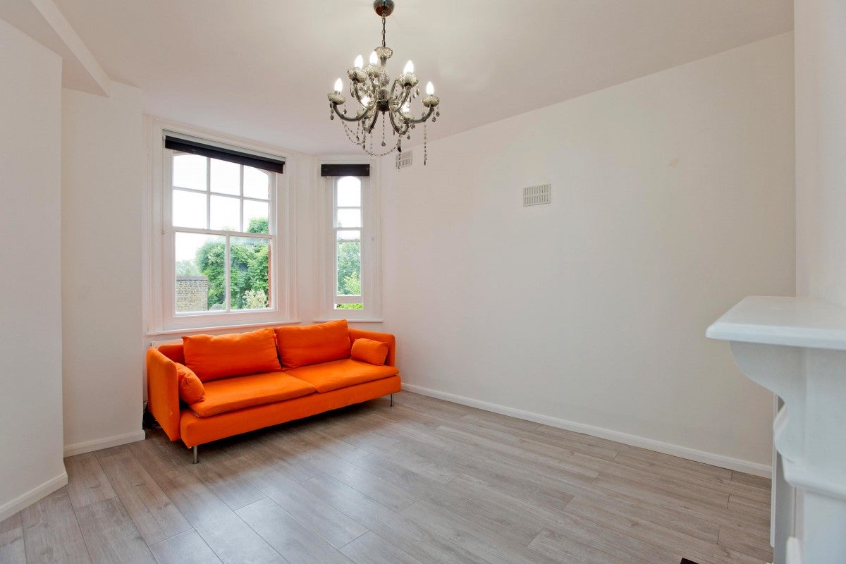 Flat Holly Hill in Greater London
